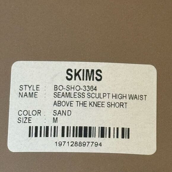 SKIMS Women Medium Seamless High-Waisted Above The Knee Short - Sand Shapeware - Picture 4 of 9